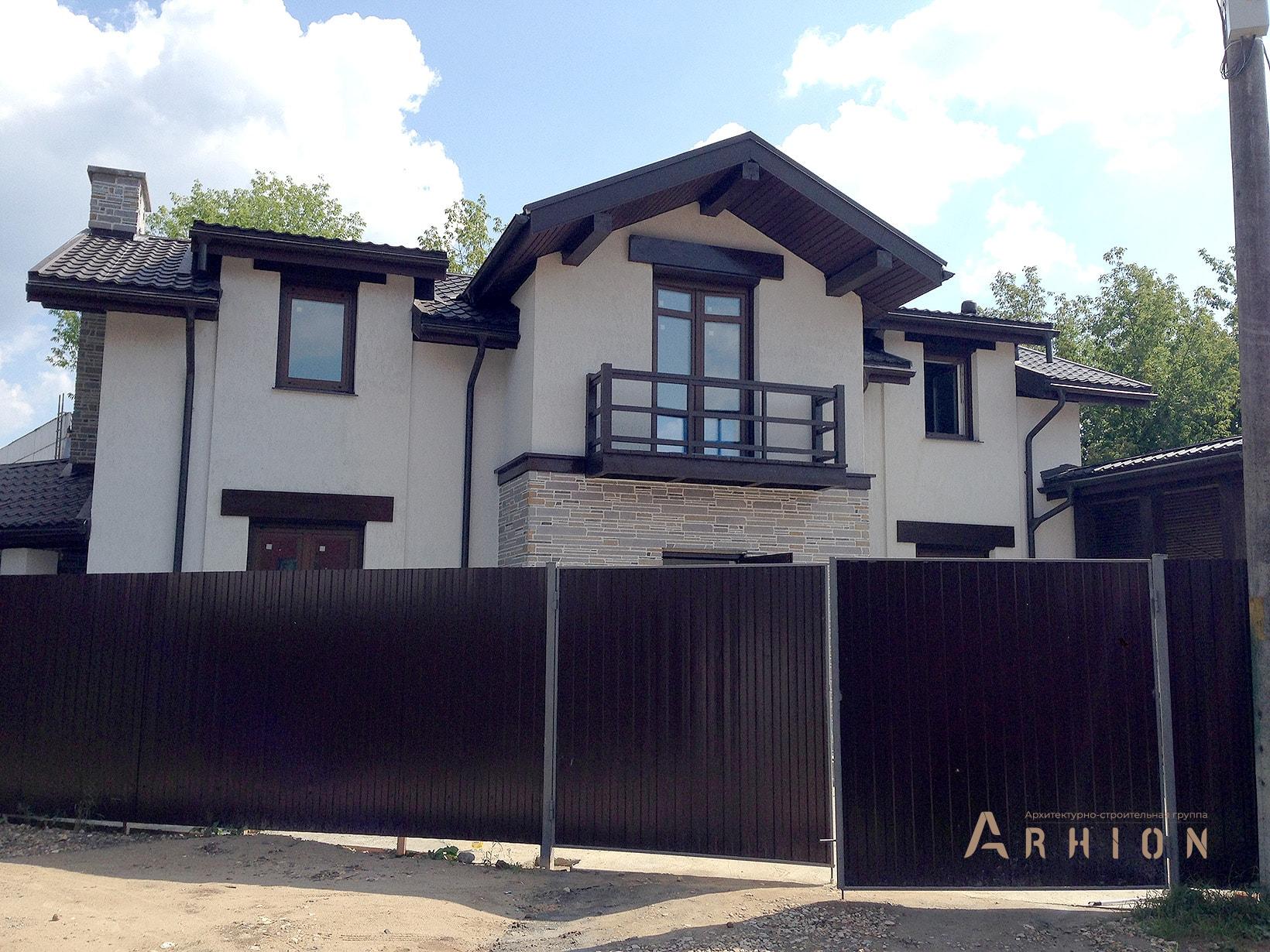 5. Проект двухэтажного дома в европейском стиле с многоскатной кровлей, av-160, площадью - 160 кв c терассой, балконом, гаражом